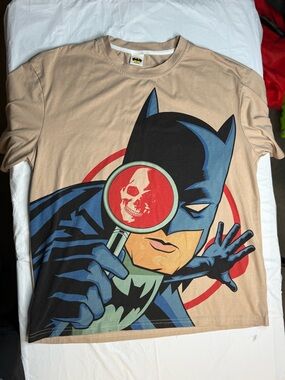 Batman Graphic T Shirt Mens Medium Tan DC Comics Skull Magnifying Glass Tee